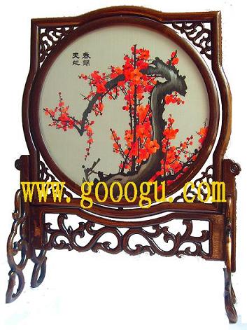 梅花雙面繡臺(tái)屏，傳統(tǒng)蘇繡