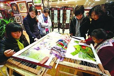 繡娘表演，鎮(zhèn)湖刺繡，天堂繡現場